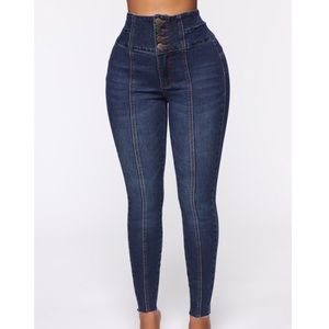 NWT Curve Defining High Rise Skinny Jean